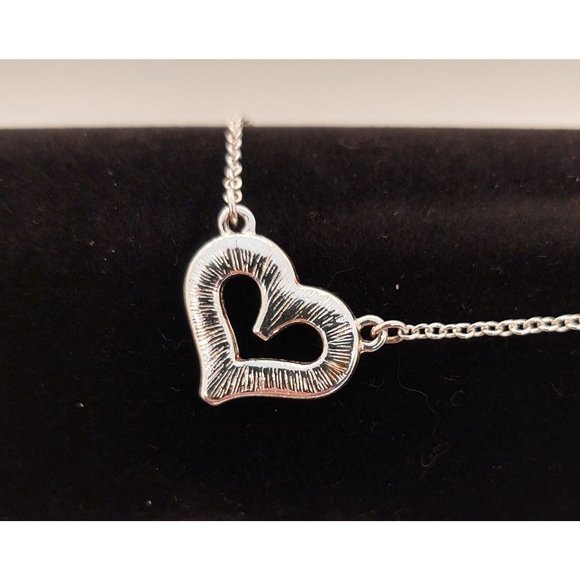 Monet Crystal Heart Silver Tone Vintage Necklace - Picture 5 of 7